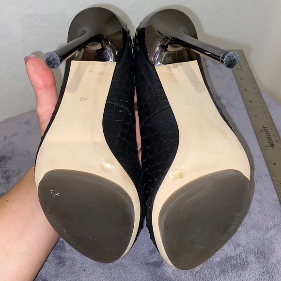 Gently used- BCBGMAXAZRIA Heels - Picture 8 of 8